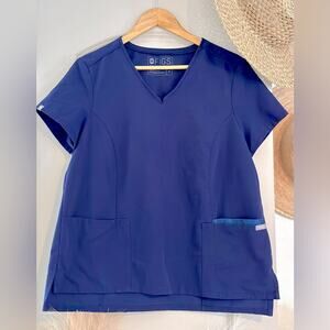 FIGS Gaya Camo Limited Edition Scrub Top Navy Blue Pockets Medium Nurse V-Neck
